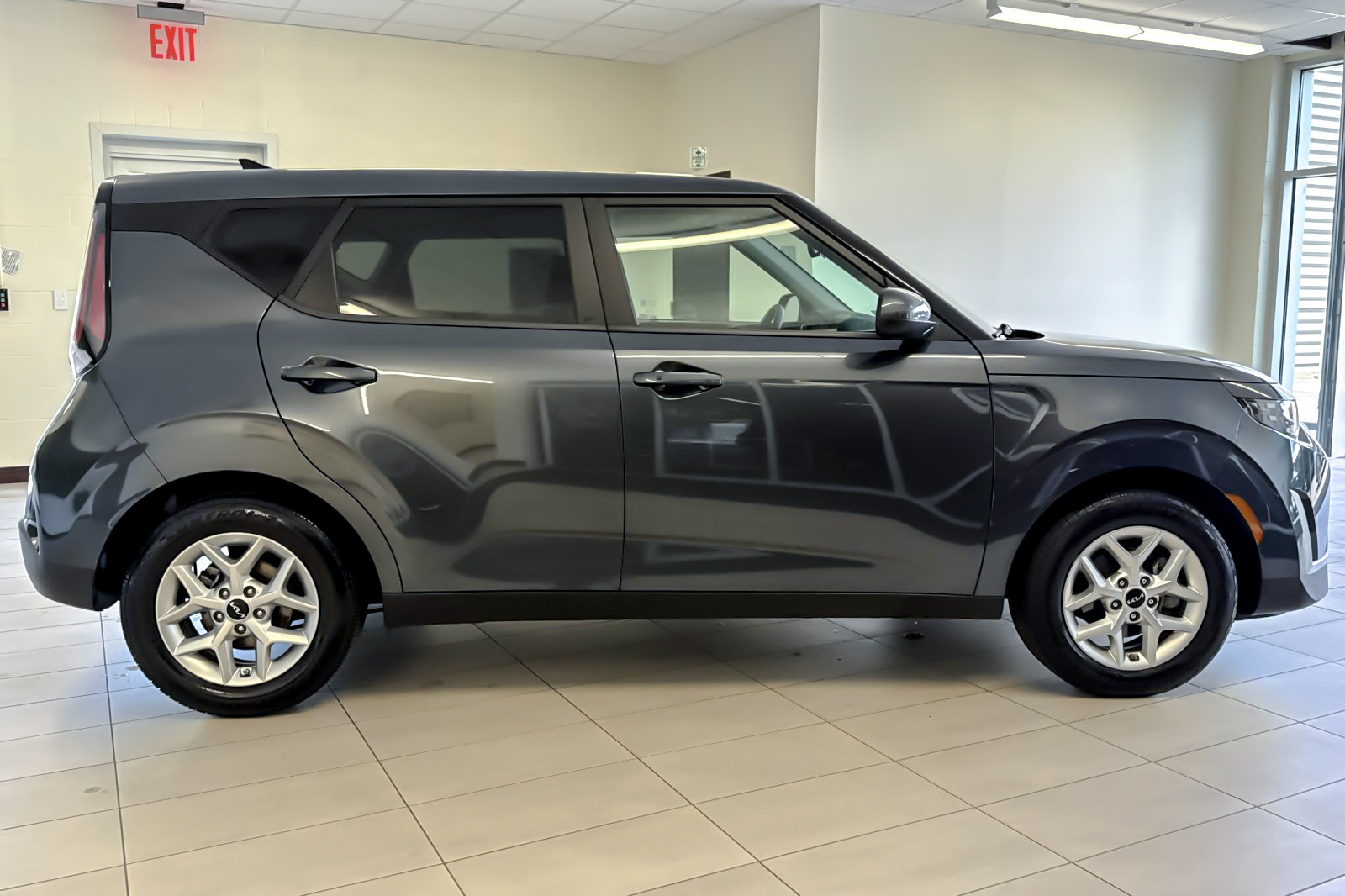 Used 2023 Kia Soul S FWD image 3