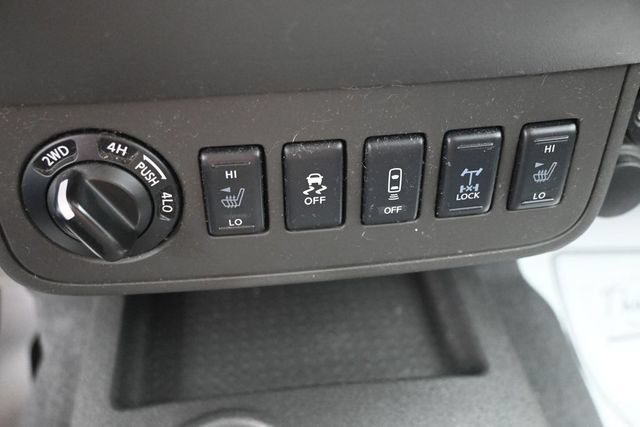 Used 2020 Nissan Frontier PRO-4X w/ Pro-4x Utility Package AWD/4WD image 12