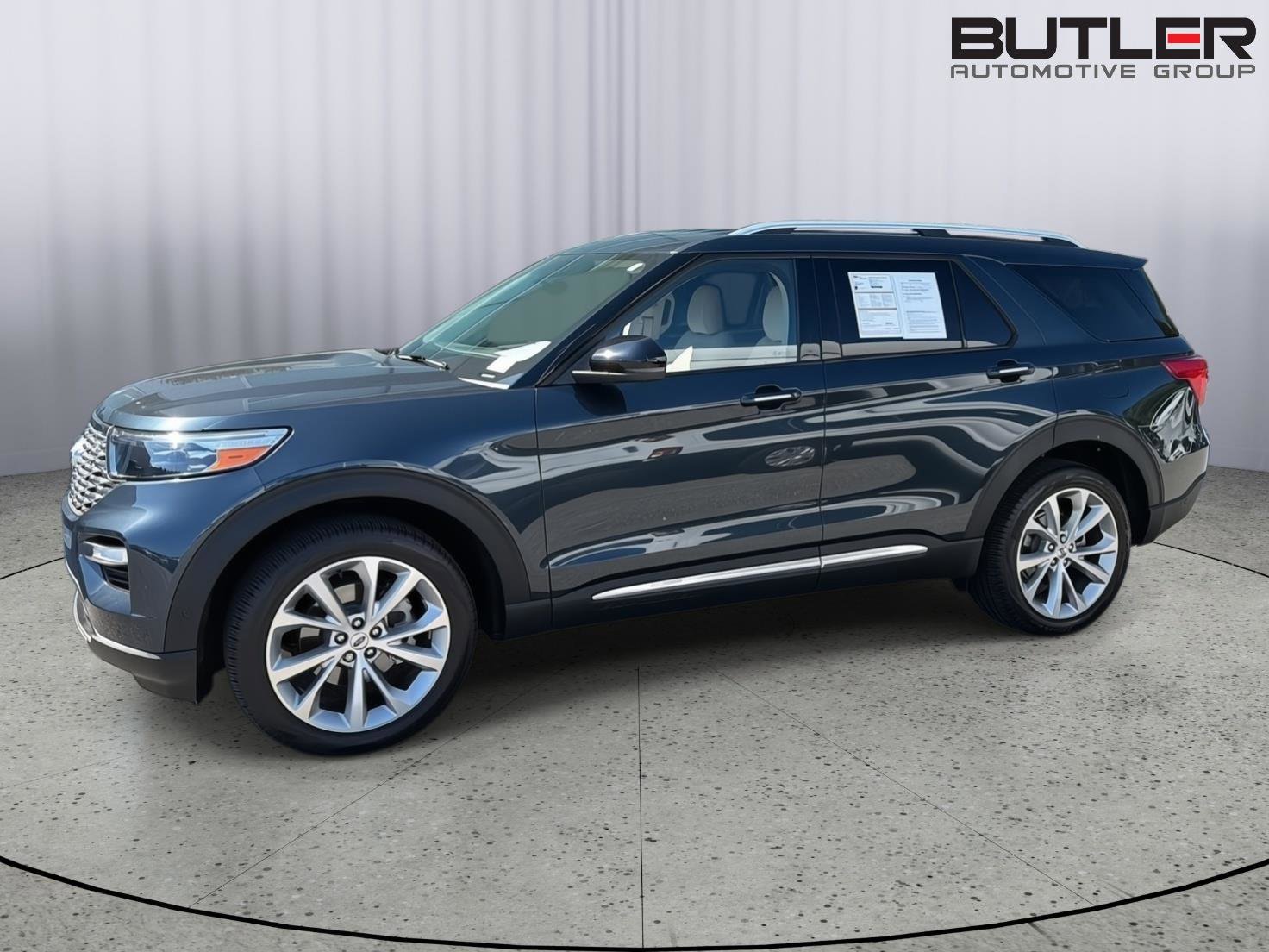 Certified 2023 Ford Explorer Platinum w/ Technology Package AWD/4WD image 3