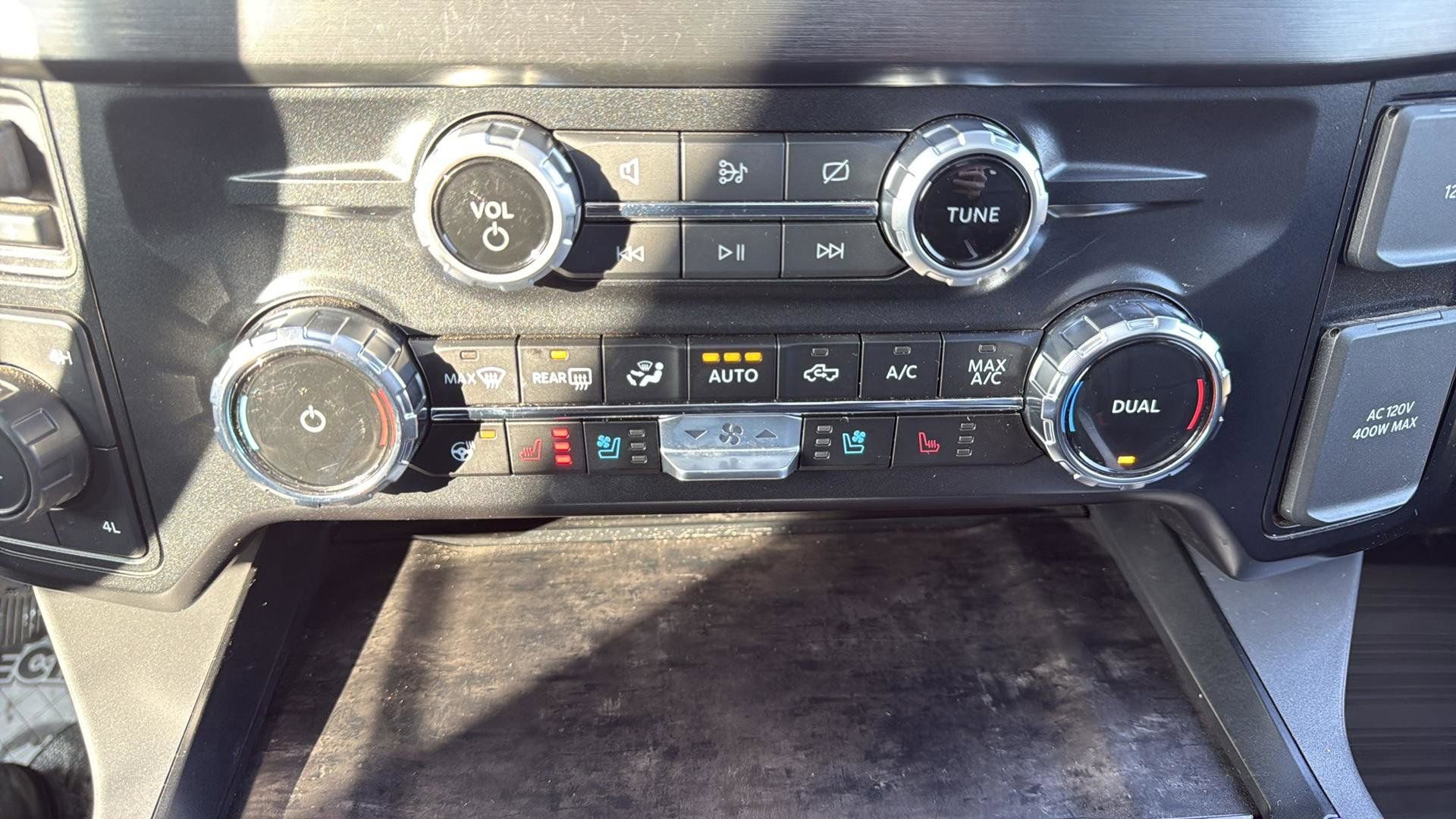 Certified 2024 Ford F250 Lariat w/ Lariat Ultimate Package image 29