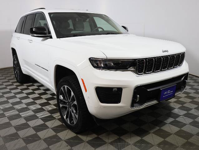 Used 2022 Jeep Grand Cherokee Overland w/ Luxury Tech Group IV AWD/4WD image 4