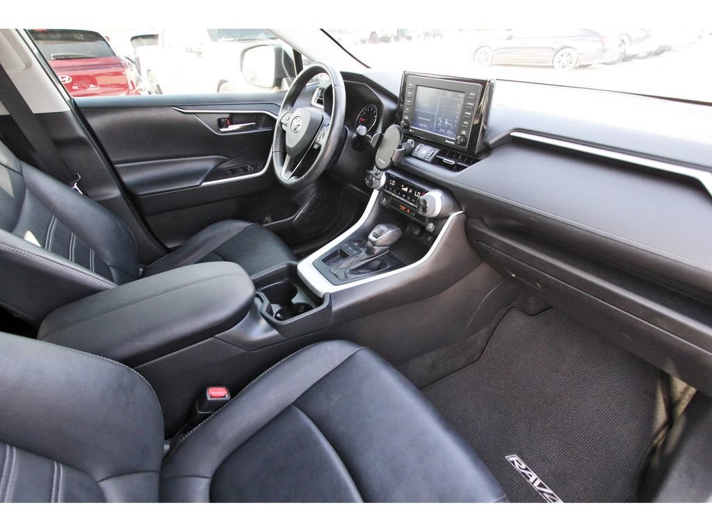 Used 2021 Toyota RAV4 XLE Premium FWD image 27