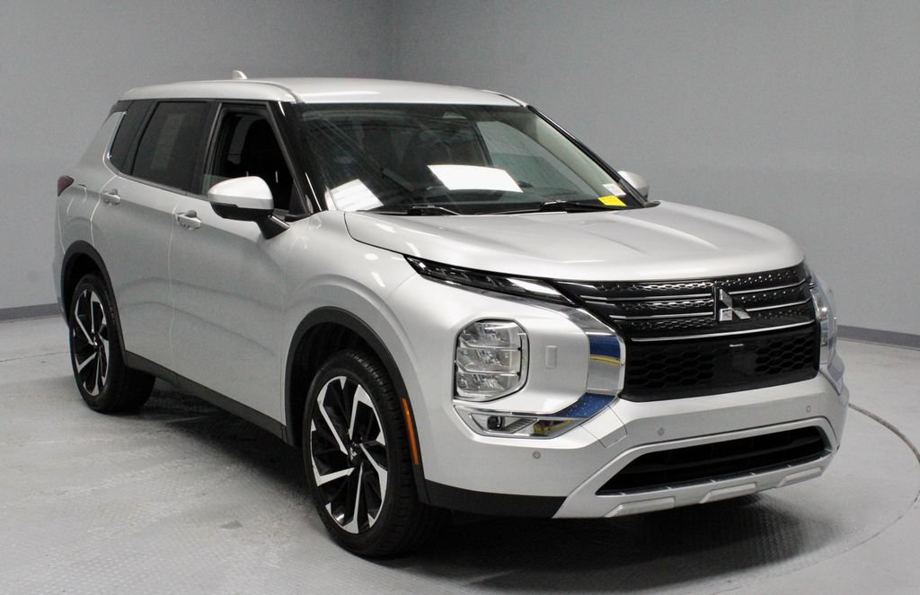 Used 2024 Mitsubishi Outlander SE