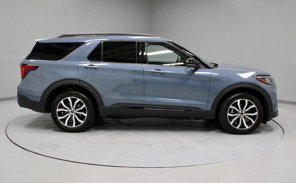 Certified 2025 Ford Explorer ST-Line AWD/4WD image 6