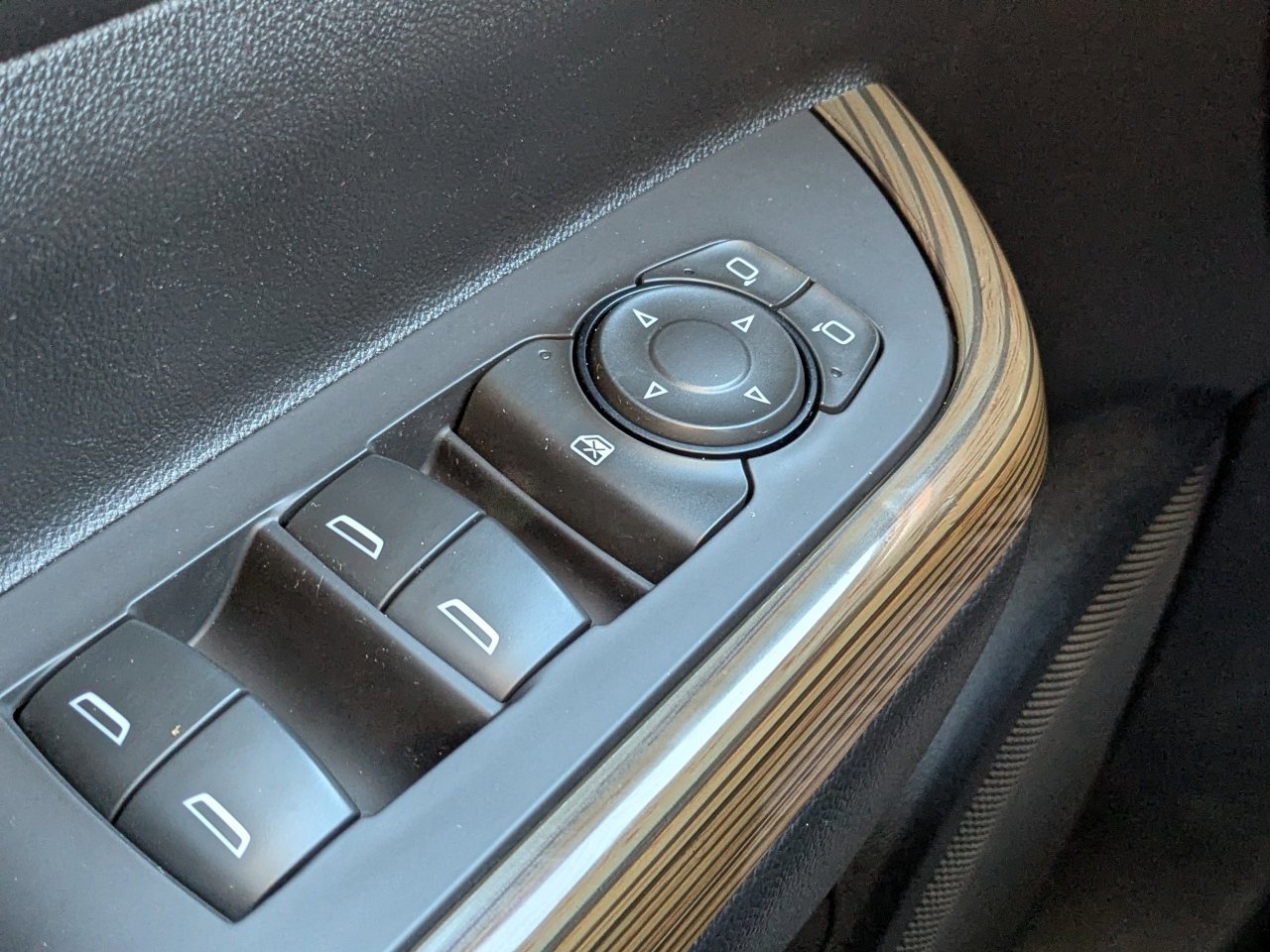 Used 2019 GMC Acadia SLE image 25