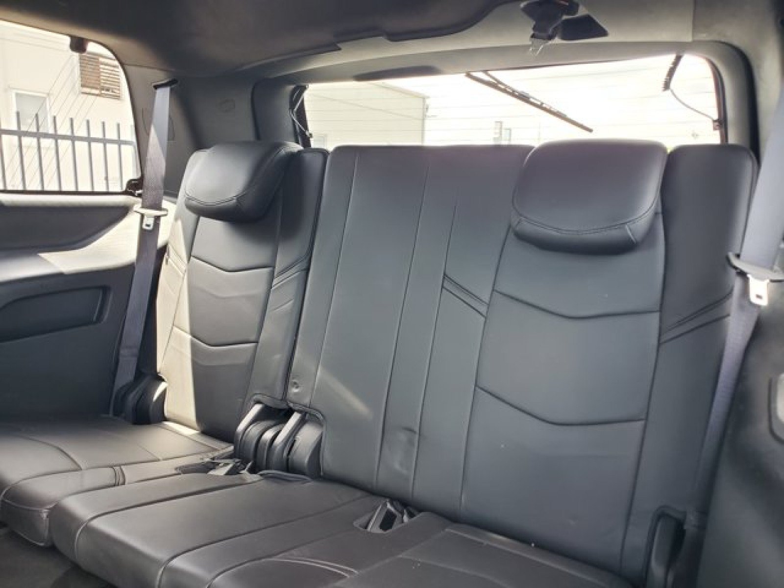 Used 2018 Cadillac Escalade Platinum RWD image 31