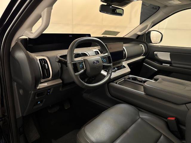 Certified 2025 Ford Expedition Active image 5