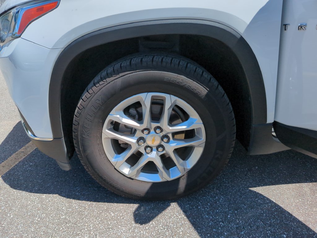 Used 2020 Chevrolet Traverse LT FWD image 35