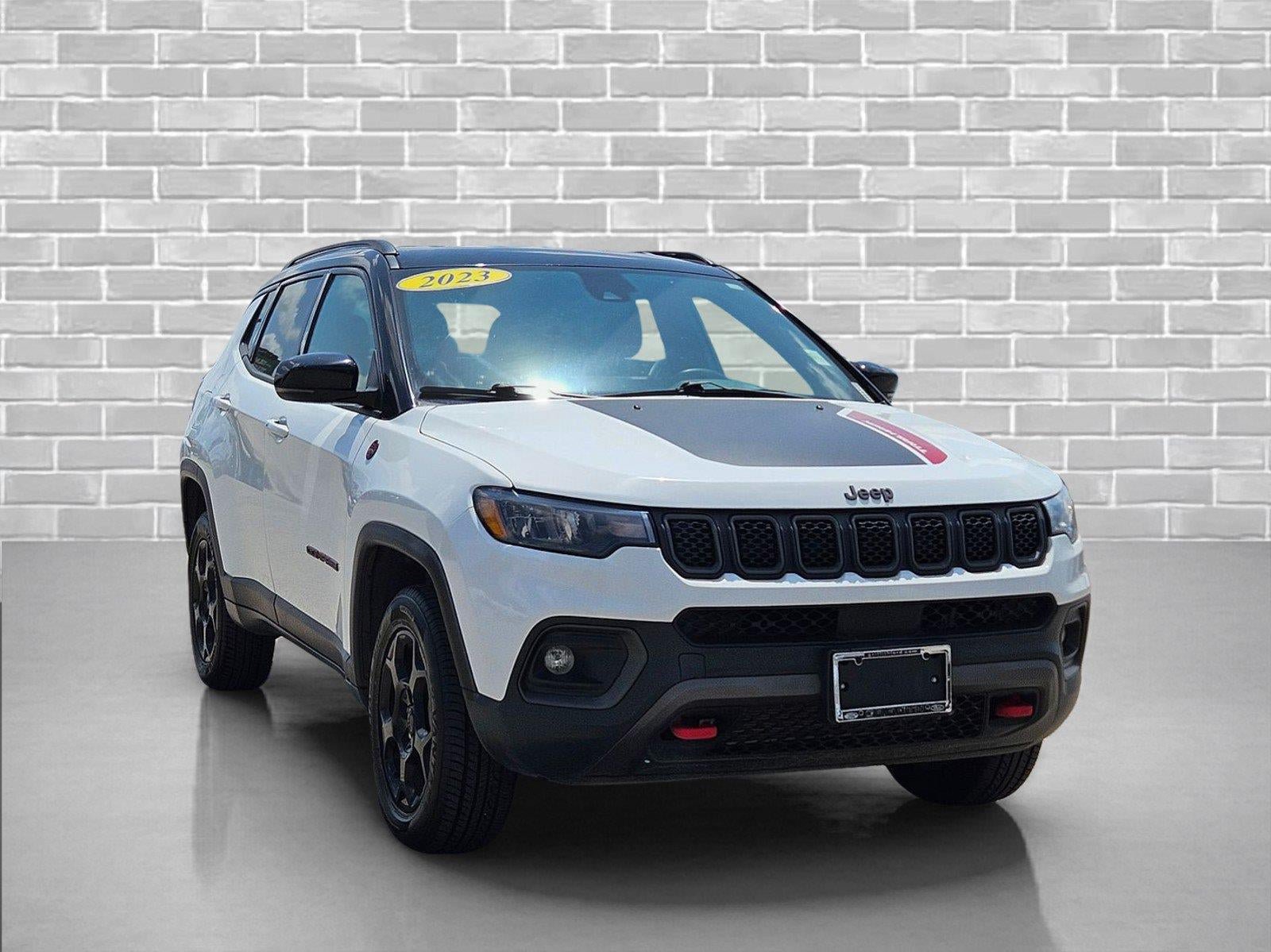 Used 2023 Jeep Compass Trailhawk AWD/4WD image 3