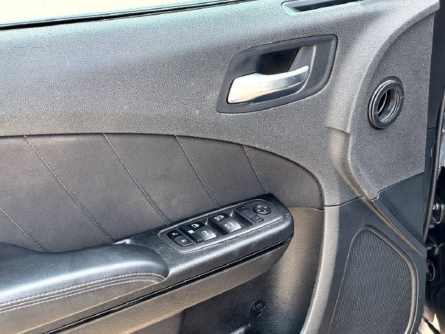 Used 2022 Dodge Charger SXT w/ Blacktop Package RWD image 10