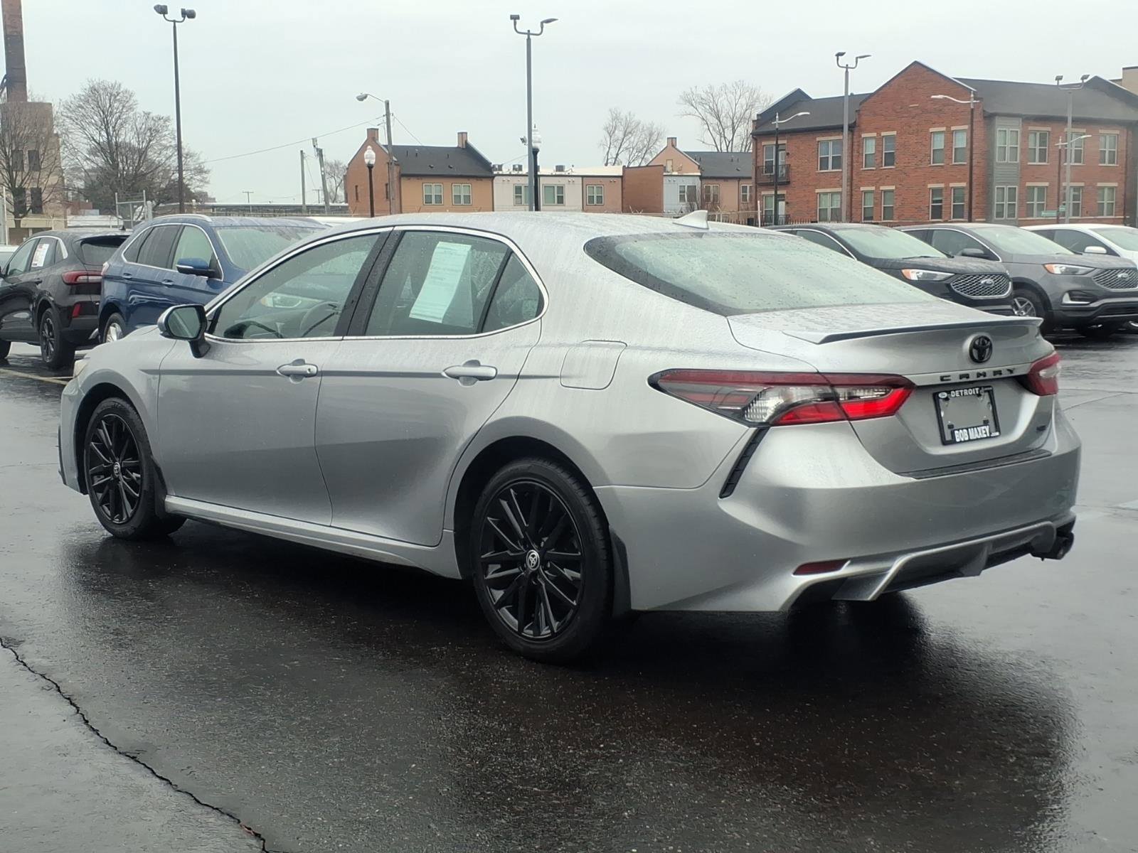 Used 2023 Toyota Camry SE image 2