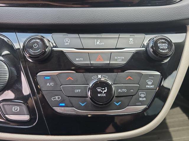 Used 2022 Chrysler Pacifica Touring-L FWD image 18