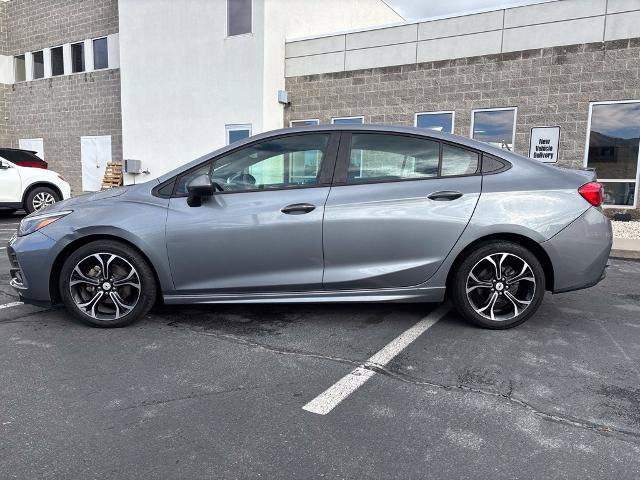 Used 2019 Chevrolet Cruze LT w/ Convenience Package FWD image 2