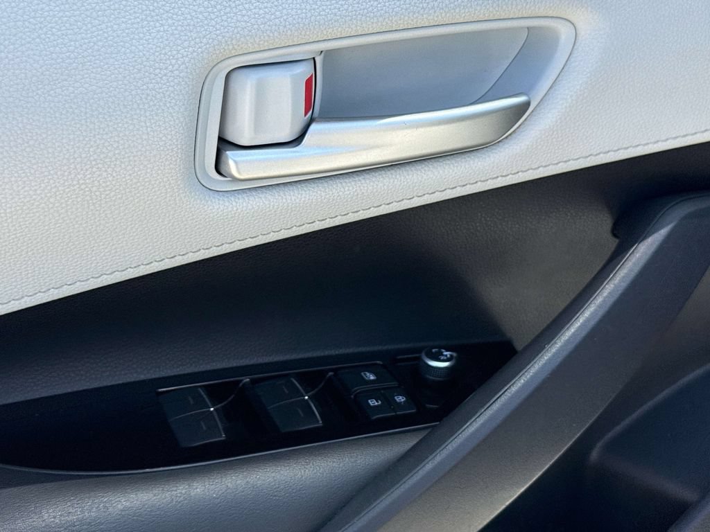 Used 2021 Toyota Corolla SE w/ Carpet Mat Package (TMS) FWD image 25