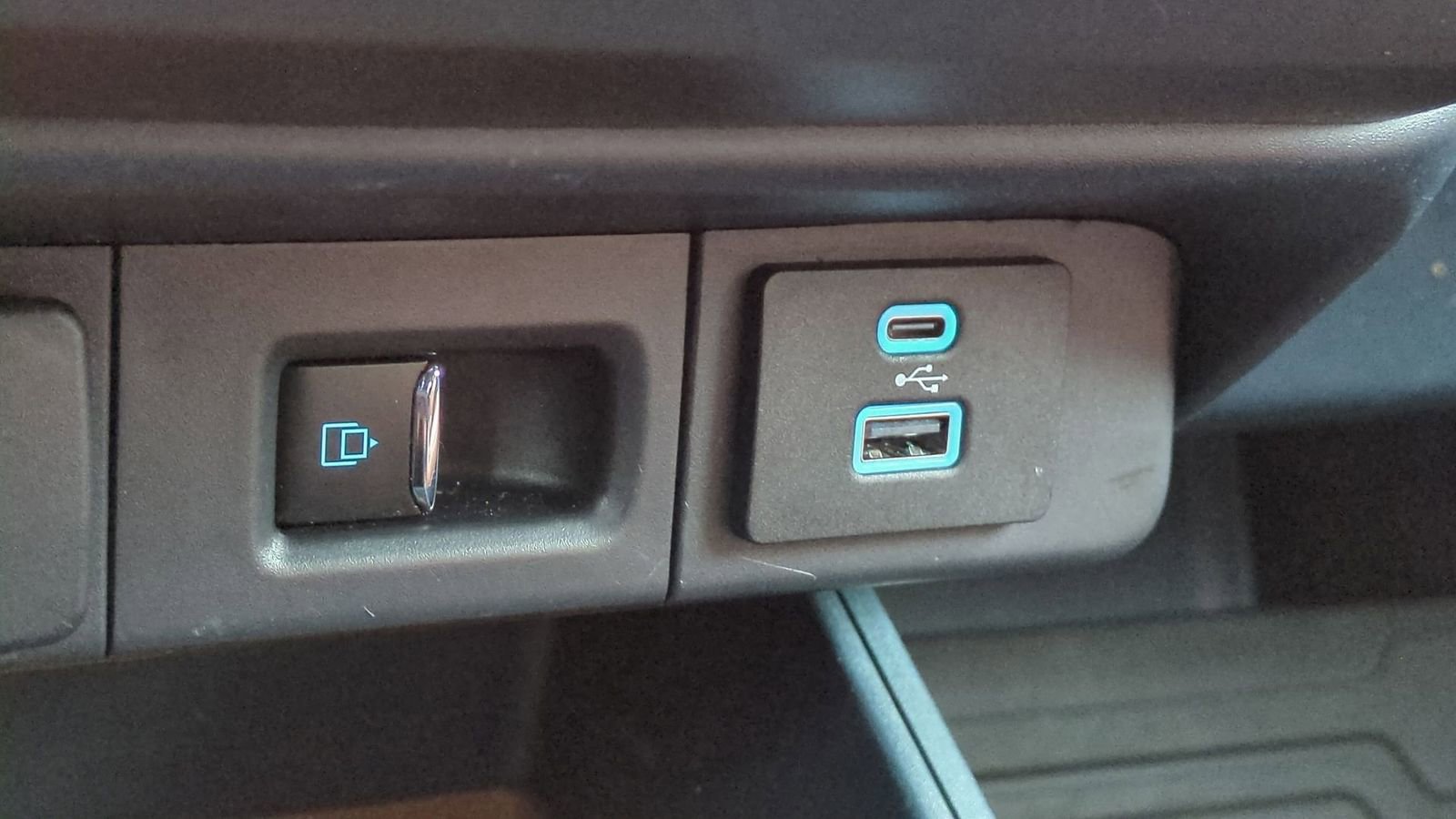 Certified 2023 Ford Maverick Lariat w/ Lariat Luxury Package image 38