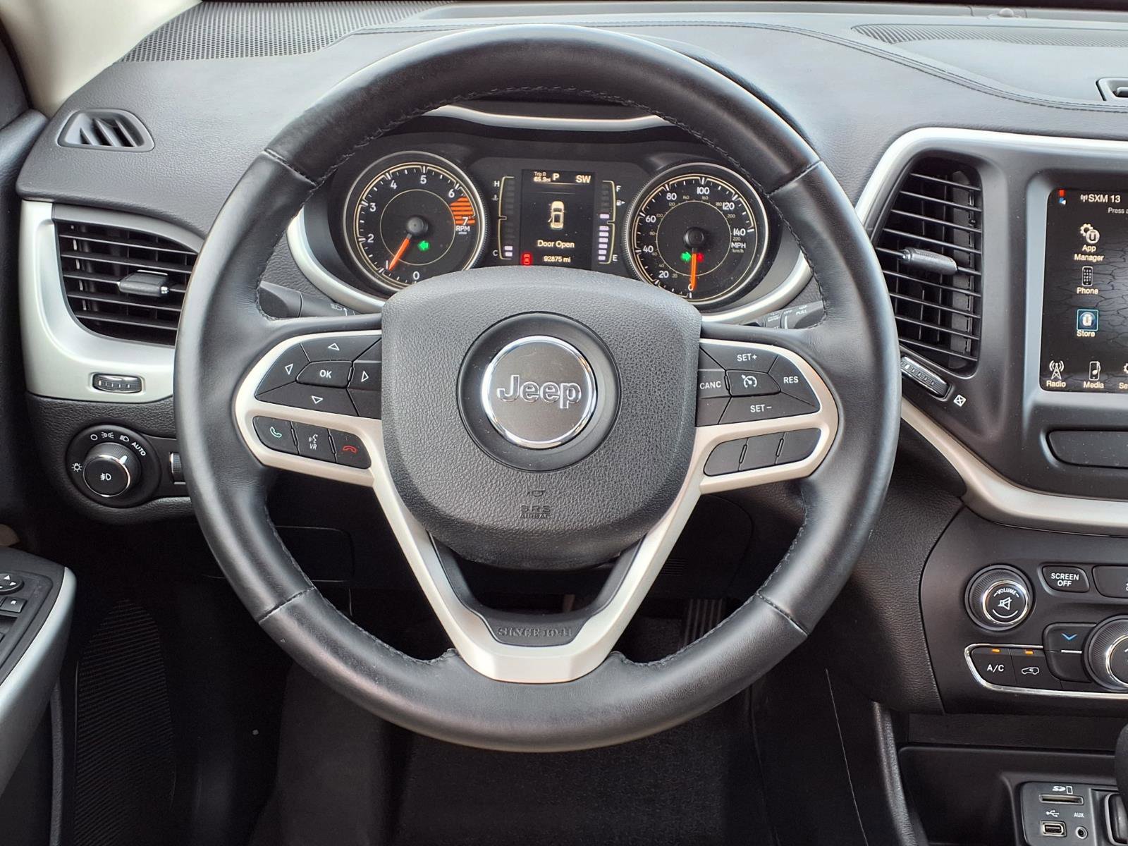 Used 2017 Jeep Cherokee Latitude FWD image 19