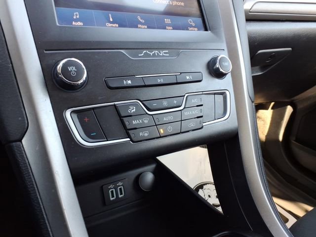 Certified 2020 Ford Fusion SE image 28
