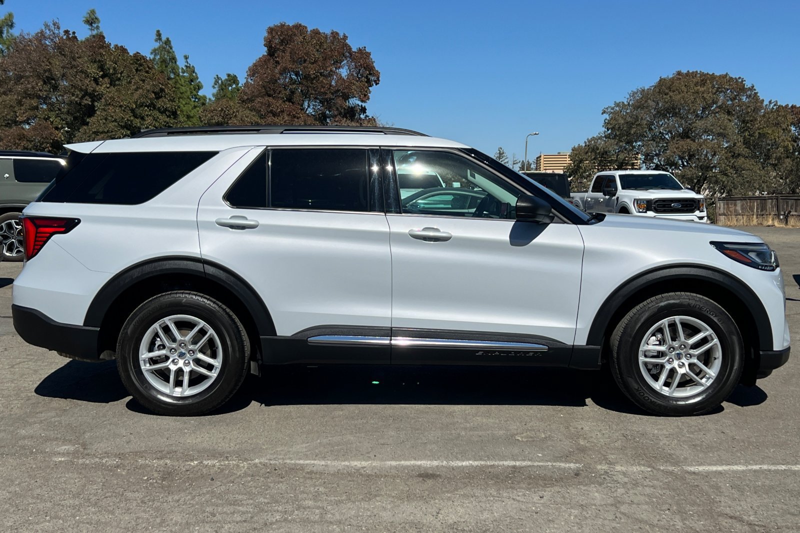 Certified 2025 Ford Explorer Active AWD/4WD image 3
