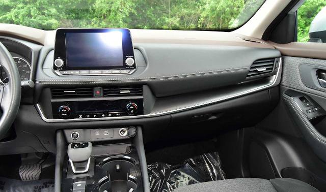 Used 2023 Nissan Rogue SV AWD/4WD image 18