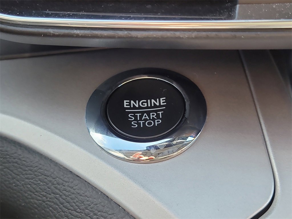 Certified 2022 Ford Explorer XLT w/ Equipment Group 202A image 28