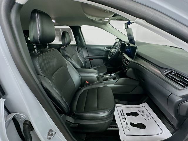 Certified 2025 Ford Escape SE w/ Class II Trailer Tow Package FWD image 34