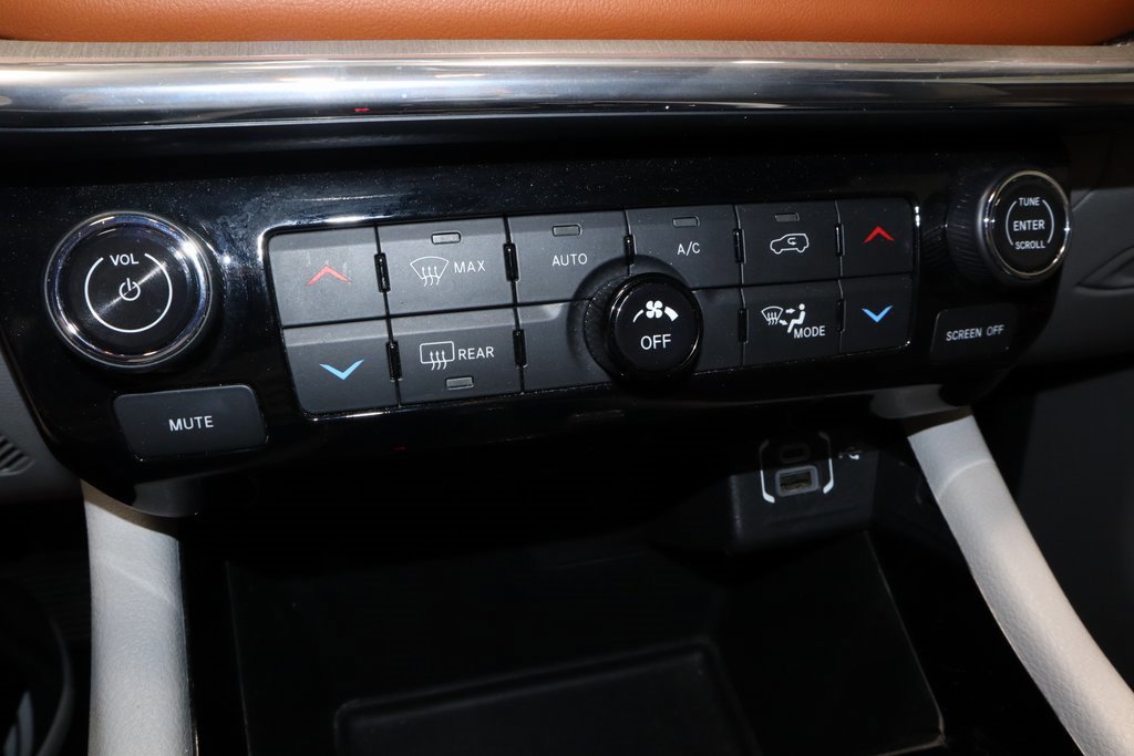 Used 2023 Jeep Compass Limited image 31