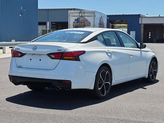 Used 2023 Nissan Altima 2.5 SR w/ SR Premium Package FWD image 3