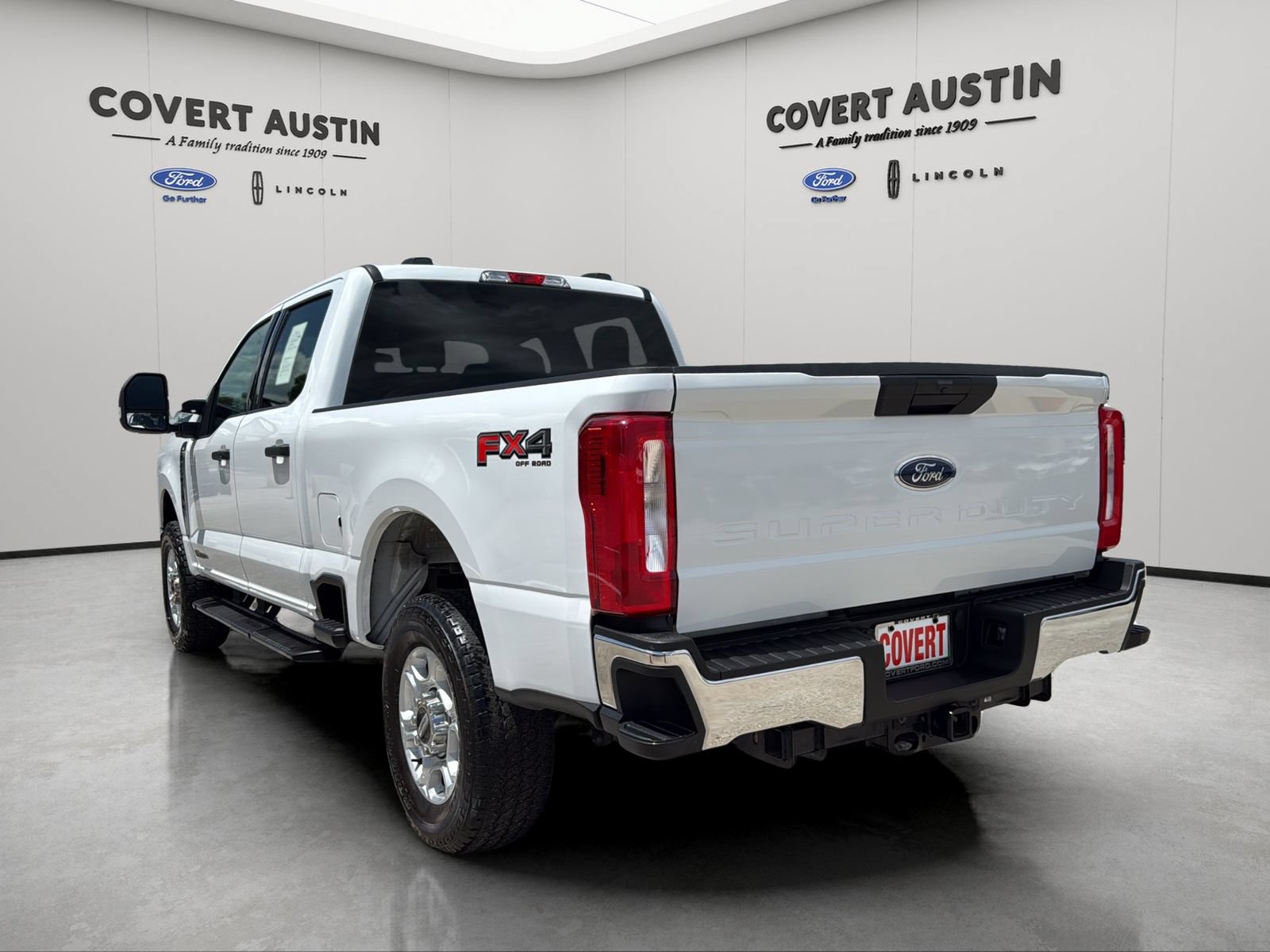 Certified 2025 Ford F250 XLT w/ FX4 Off-Road Package AWD/4WD image 3