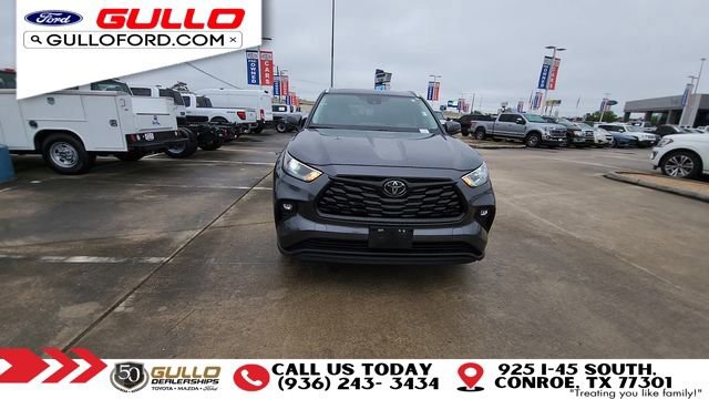 Used 2024 Toyota Highlander XLE AWD/4WD image 3