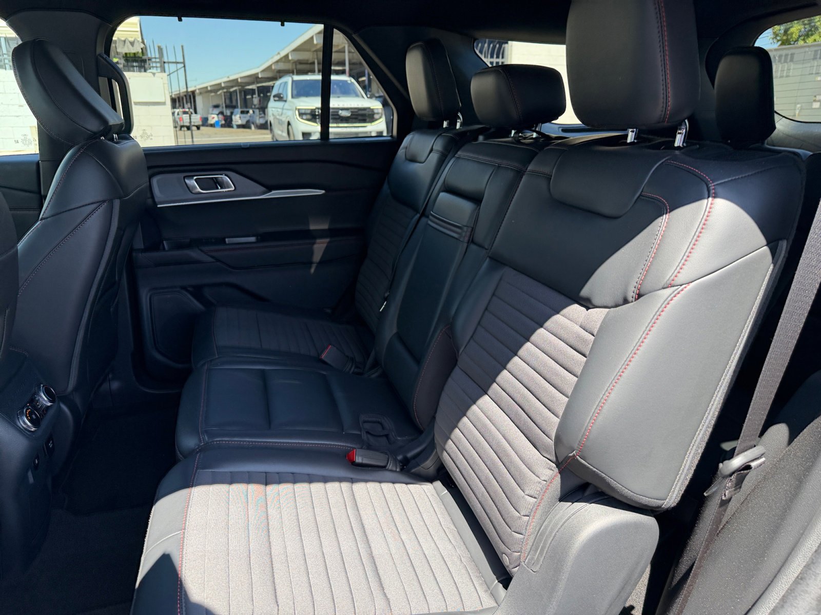 Certified 2025 Ford Explorer ST-Line w/ Premium Package RWD image 16