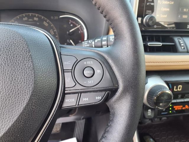 Used 2020 Toyota RAV4 Limited image 24