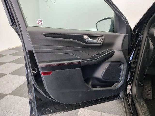 Certified 2025 Ford Escape ST-Line AWD/4WD image 9