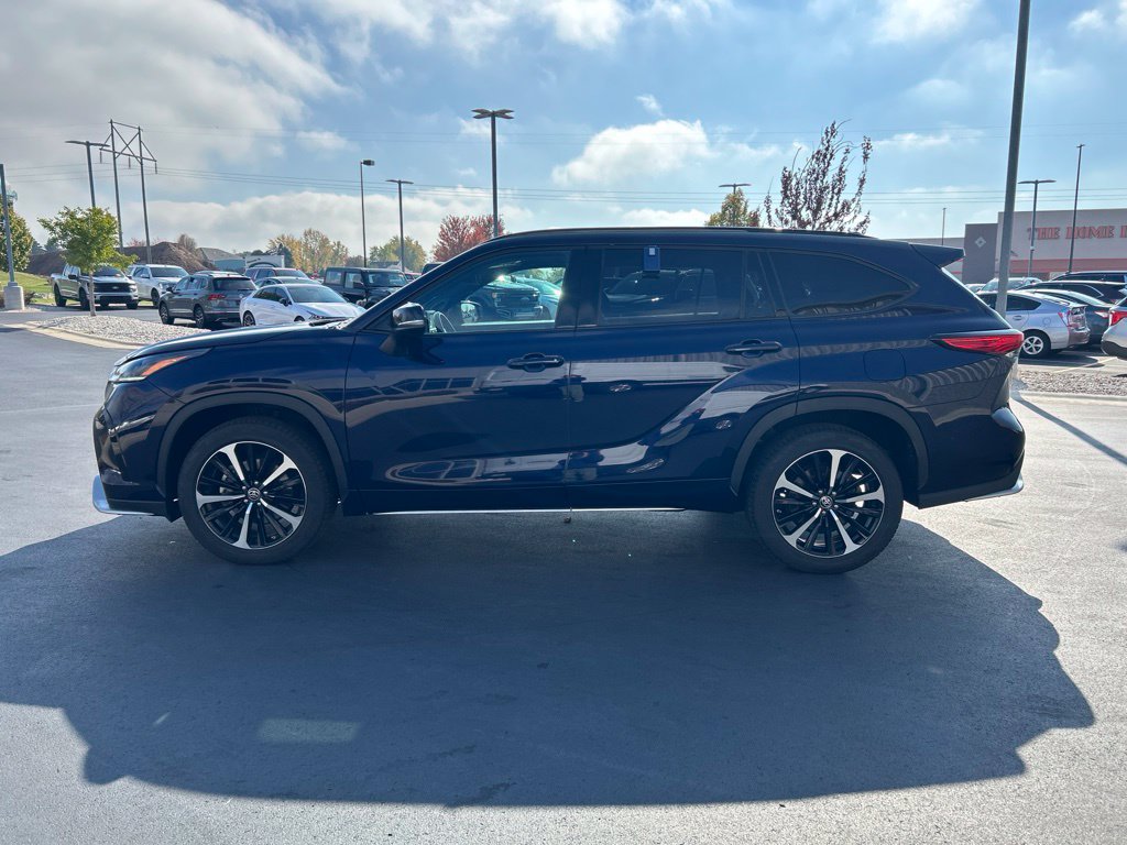 Used 2021 Toyota Highlander XSE AWD/4WD image 11