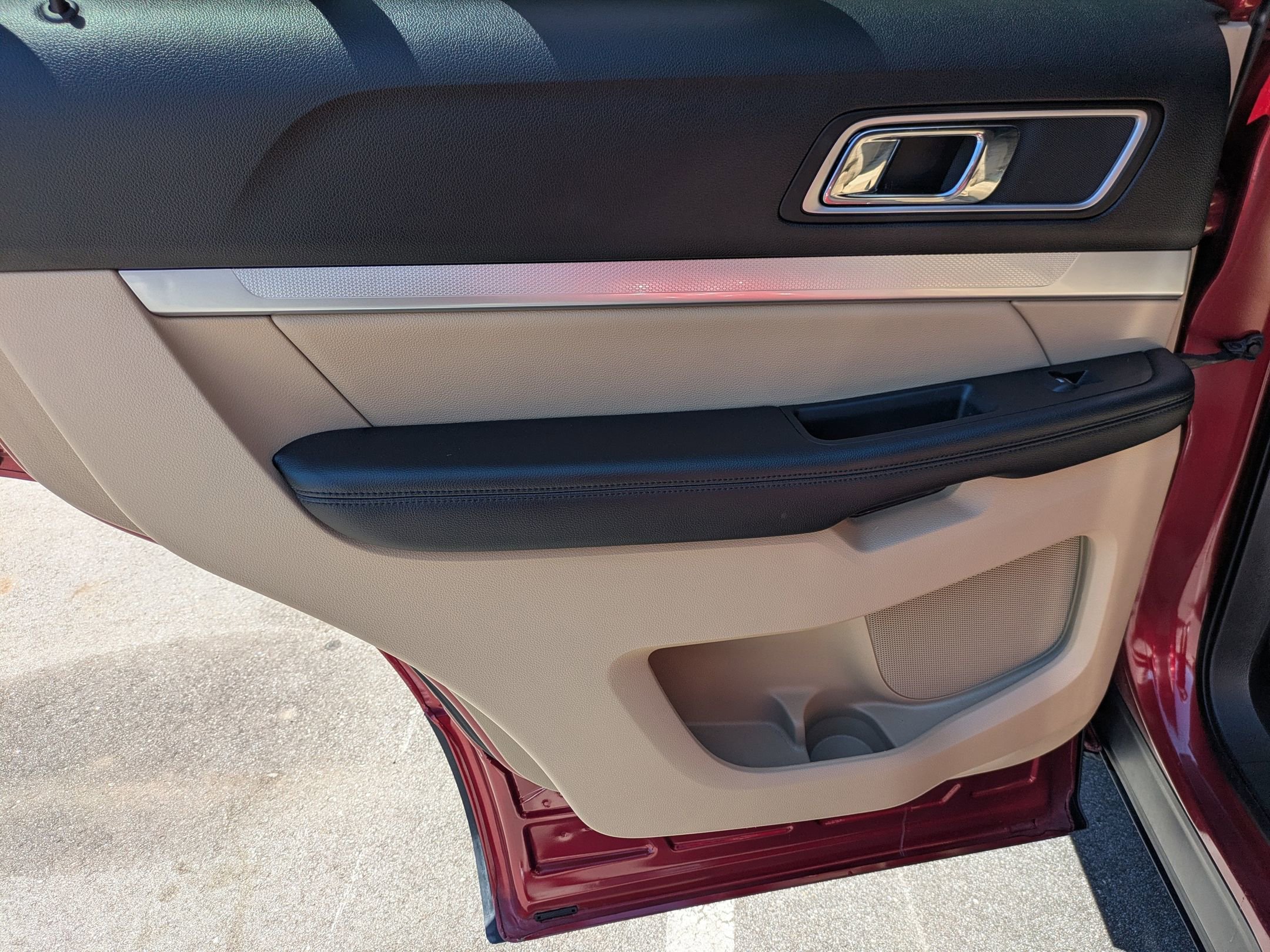 Certified 2017 Ford Explorer XLT FWD image 23