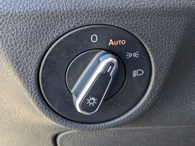 Used 2023 Volkswagen Jetta SE image 19