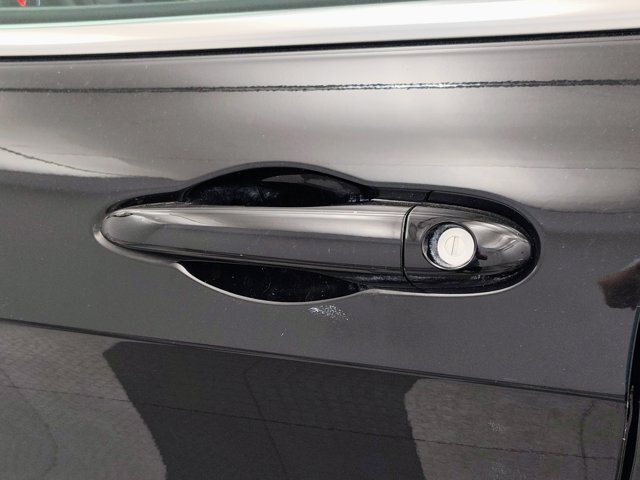 Used 2019 Jeep Cherokee Latitude w/ Cold Weather Group AWD/4WD image 16
