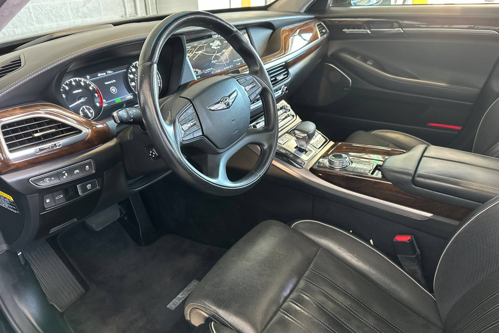 Used 2019 Genesis G90 3.3T Premium RWD image 12