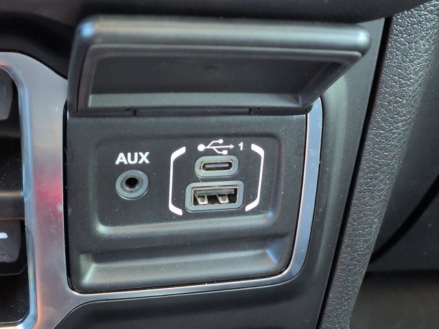 Used 2025 Jeep Gladiator Rubicon AWD/4WD image 29