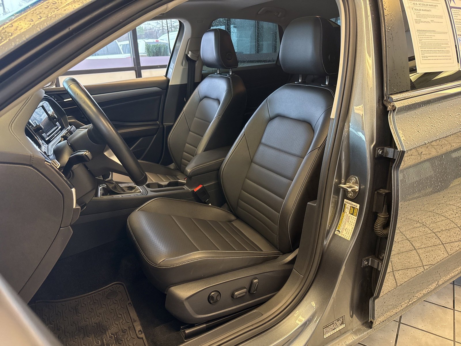 Used 2022 Volkswagen Jetta SE w/ Panoramic Sunroof Package image 8