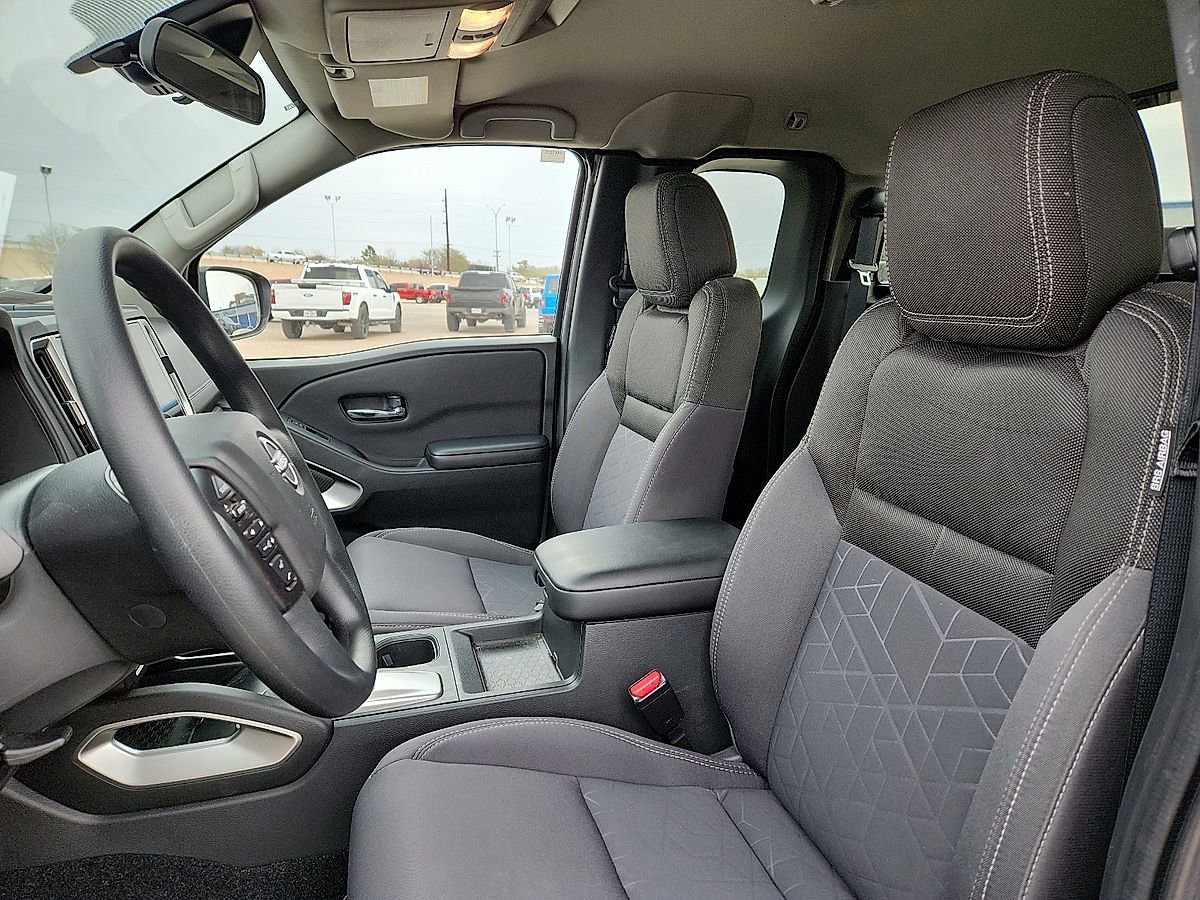 Used 2025 Nissan Frontier SV RWD image 7