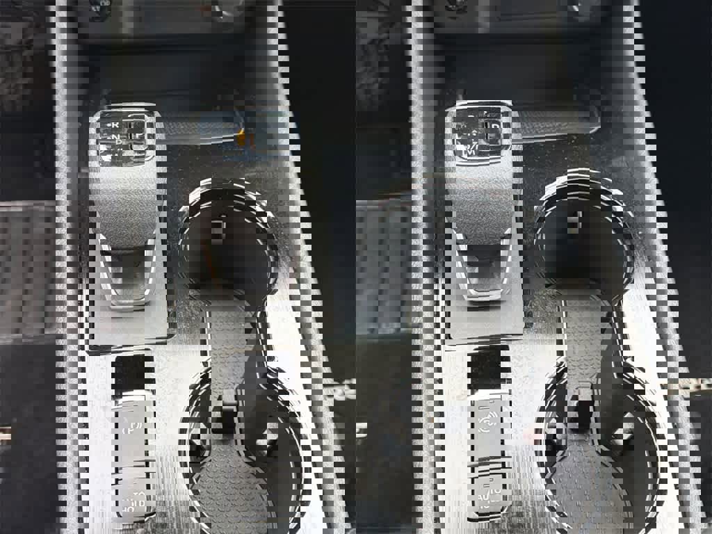 Used 2024 Nissan Rogue SV w/ SV Premium Package image 30