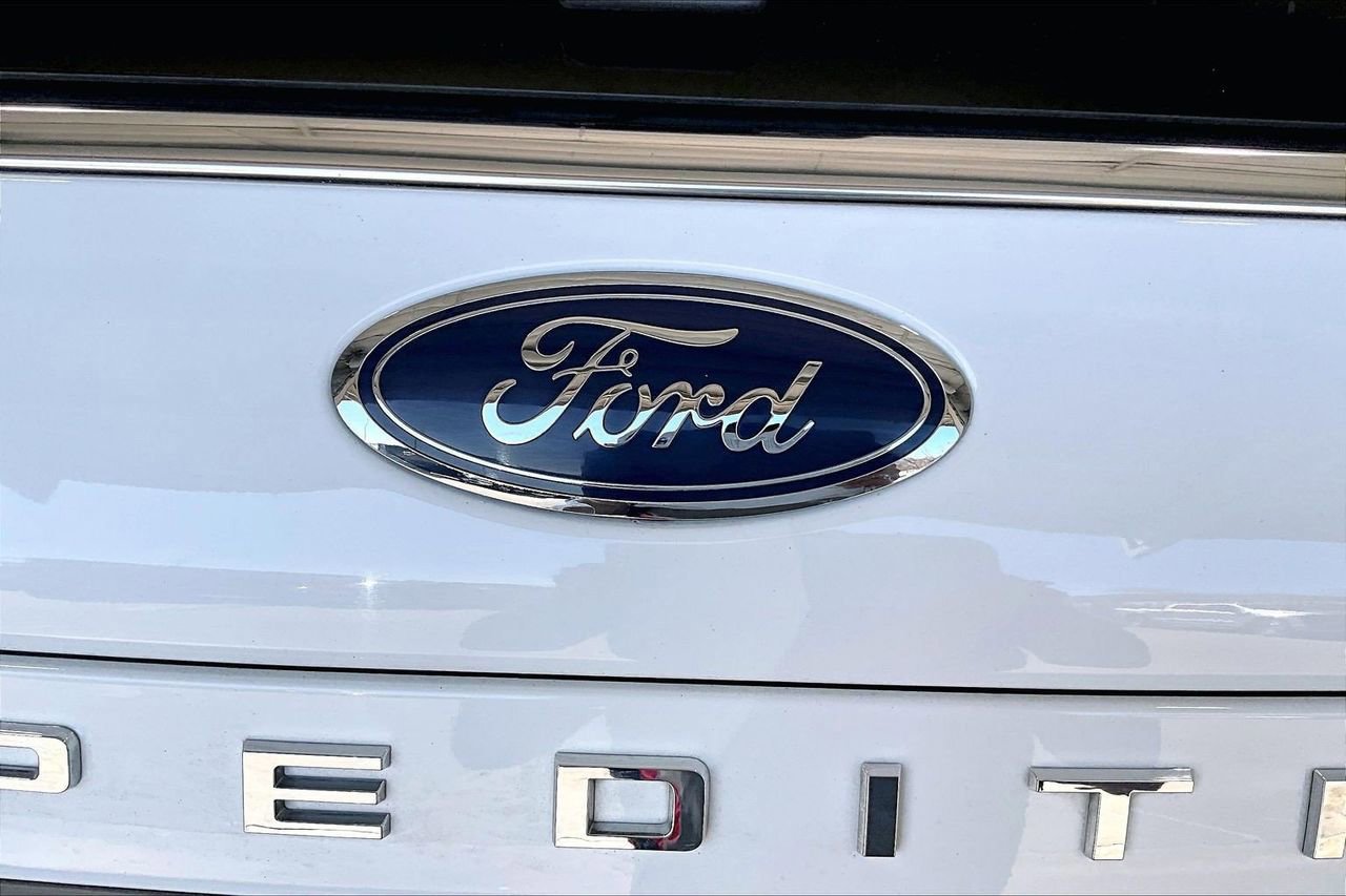 Certified 2023 Ford Expedition XLT image 11