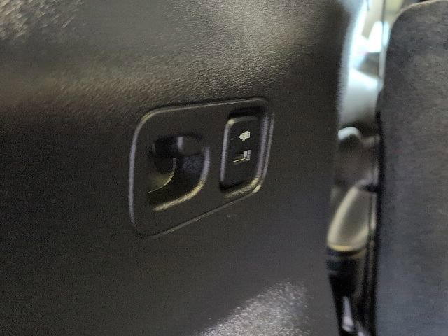 Used 2022 GMC Acadia AT4 image 38