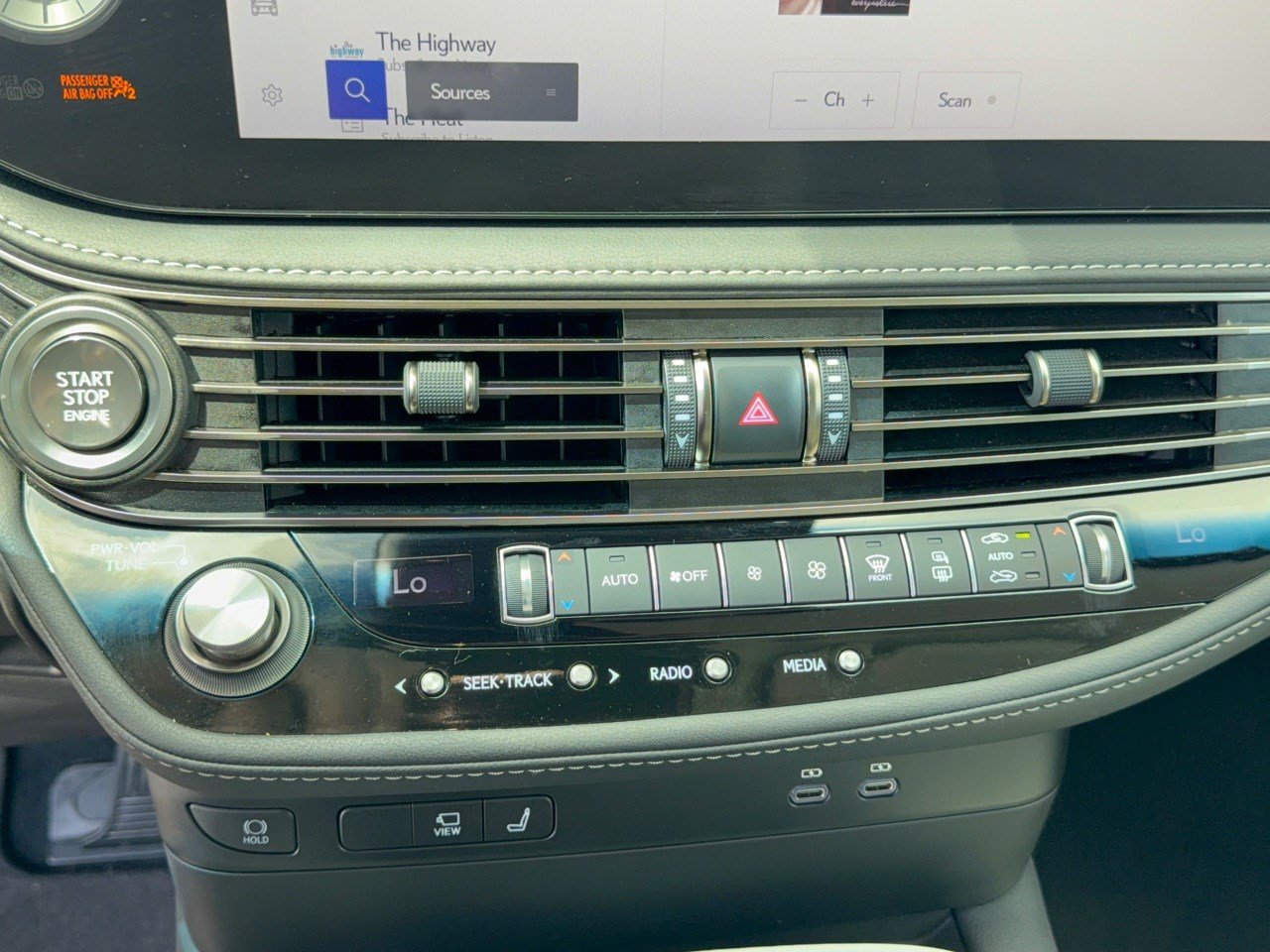 Used 2023 Lexus LS 500 w/ Interior Upgrade Package RWD image 22