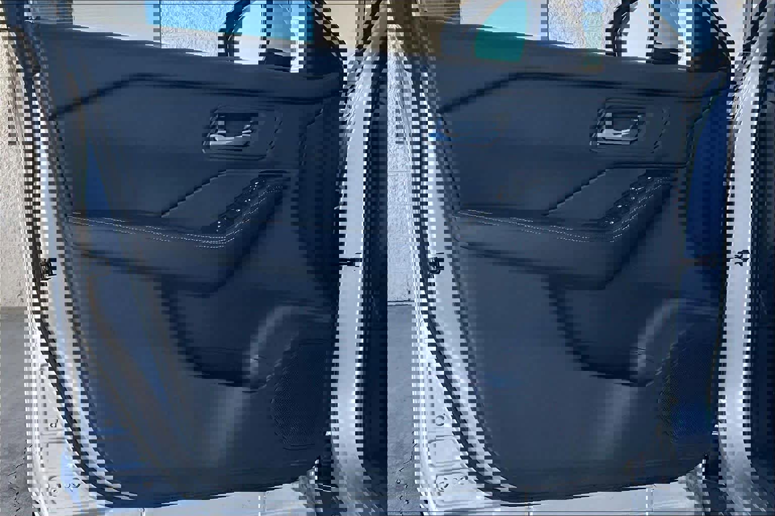 Used 2025 Nissan Rogue SV image 19