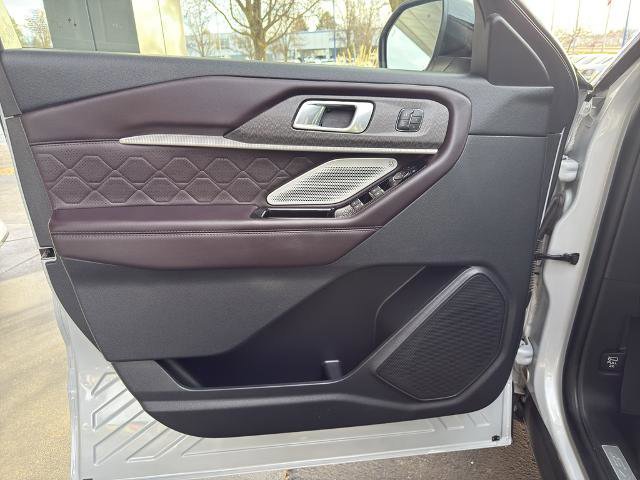 Certified 2025 Ford Explorer Platinum w/ LUX Leather Package image 15
