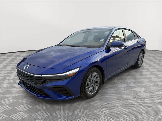 Used 2025 Hyundai Elantra Hybrid FWD image 3