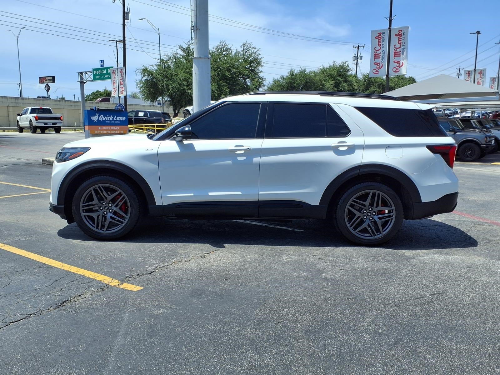 Certified 2025 Ford Explorer ST-Line w/ Premium Package RWD image 9