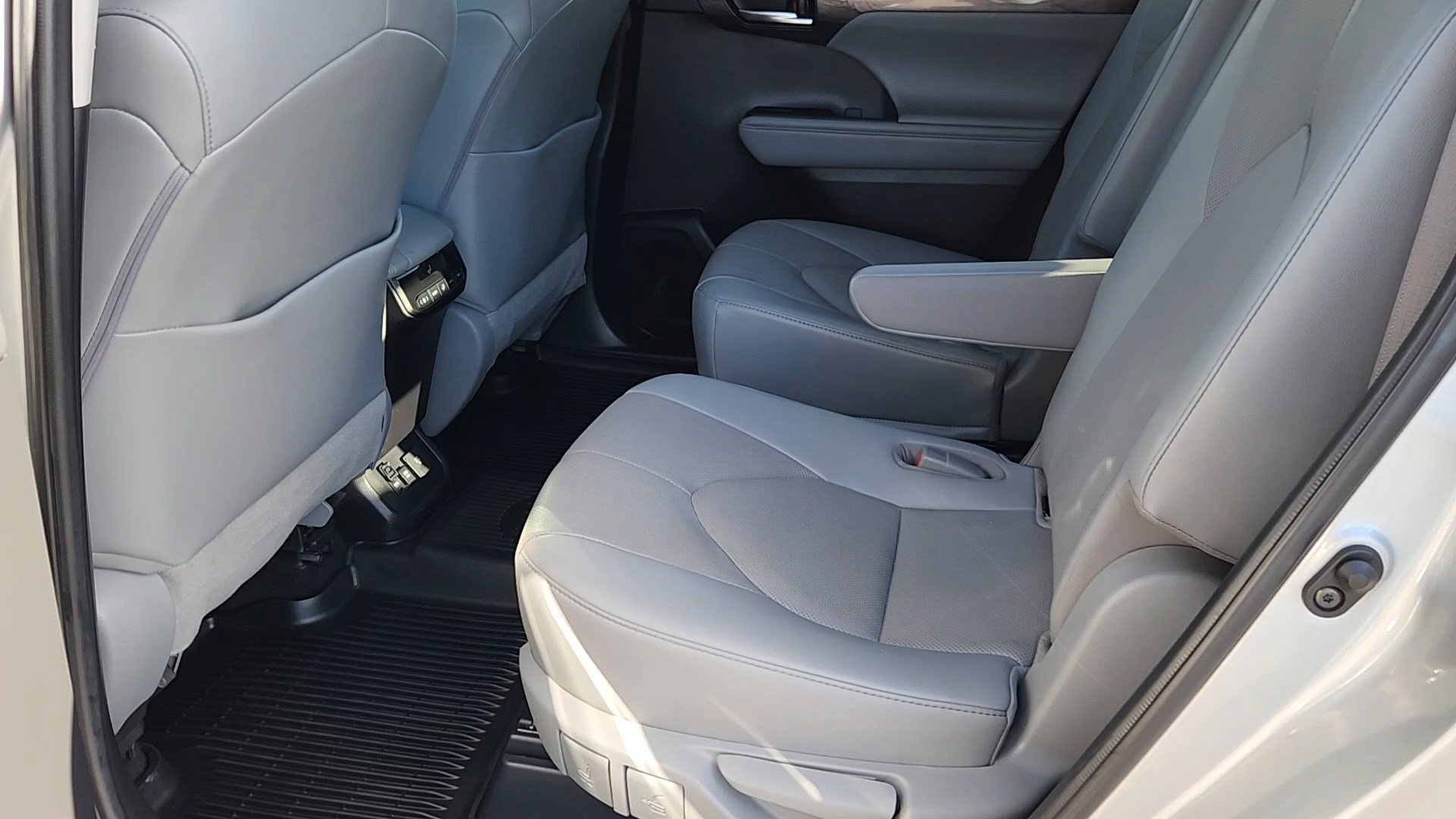 Used 2021 Toyota Highlander Limited image 13