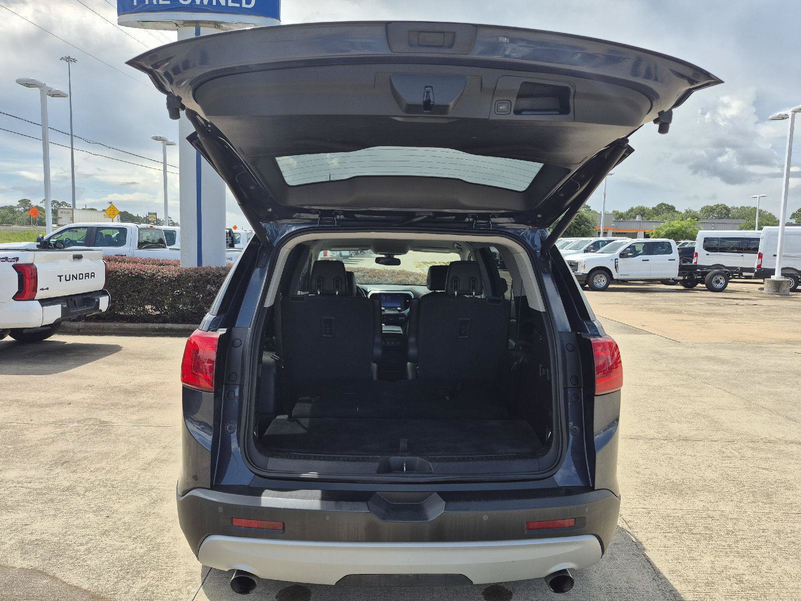 Used 2019 GMC Acadia SLT FWD image 13